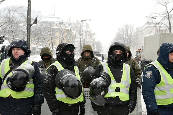 Демонтаж палаточного городка у Верховной рады в Киеве Демонтаж палаточного городка у Верховной рады в Киеве