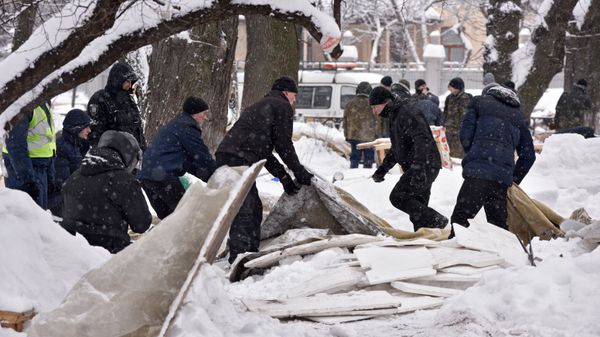 Демонтаж палаточного городка у Верховной рады в Киеве