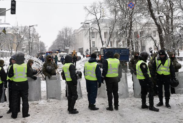 Демонтаж палаточного городка у Верховной рады в Киеве Демонтаж палаточного городка у Верховной рады в Киеве