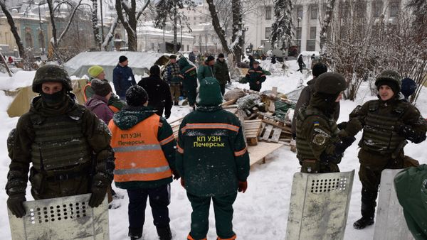 Демонтаж палаточного городка у Верховной рады в Киеве