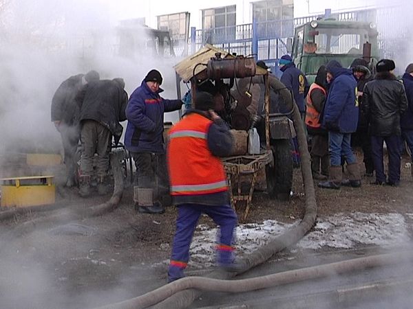 авария теплотрассы в Харькове авария теплотрассы в Харькове