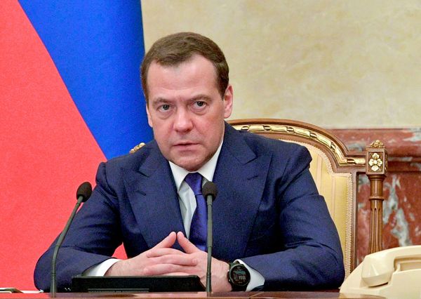 Премьер-министр РФ Д. Медведев провел заседание правительства РФ Премьер-министр РФ Д. Медведев провел заседание правительства РФ