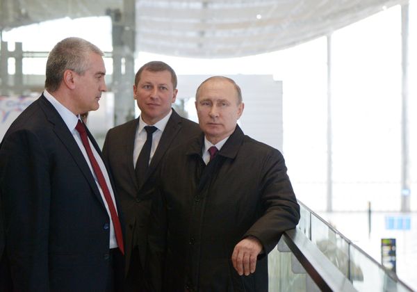 Рабочая поездка президента РФ В. Путина в ряд регионов Южного федерального округа Рабочая поездка президента РФ В. Путина в ряд регионов Южного федерального округа