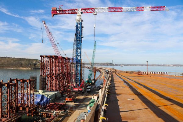 Строительство Крымского моста Строительство Крымского моста