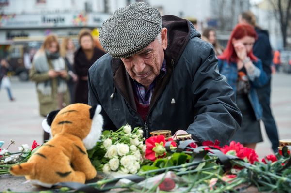 Акции в память о погибших при пожаре в ТЦ Зимняя вишня