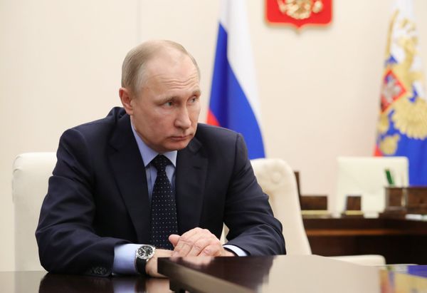 Президент РФ В. Путин встретился с В. Скворцовой и А. Бастрыкиным Президент РФ В. Путин встретился с В. Скворцовой и А. Бастрыкиным