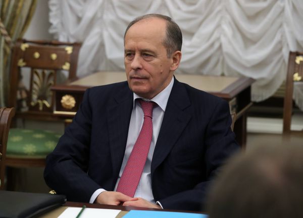 Президент РФ В. Путин провел заседание комиссии по вопросам военно-технического сотрудничества России с иностранными государствами Президент РФ В. Путин провел заседание комиссии по вопросам военно-технического сотрудничества России с иностранными государствами