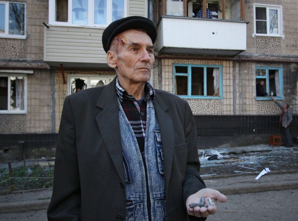 Последствия ночного обстрела в Донецке