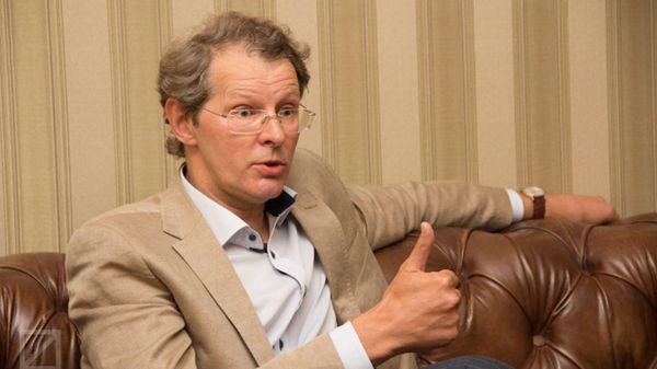 Алексей Петро́вич Толо́чко — советский и украинский историк-медиевист, доктор исторических наук, член-корреспондент НАН Украины, преподавал в Гарвардском университете, стажировался в парижском Доме наук Алексей Петро́вич Толо́чко — советский и украинский историк-медиевист, доктор исторических наук, член-корреспондент НАН Украины, преподавал в Гарвардском университете, стажировался в парижском Доме наук