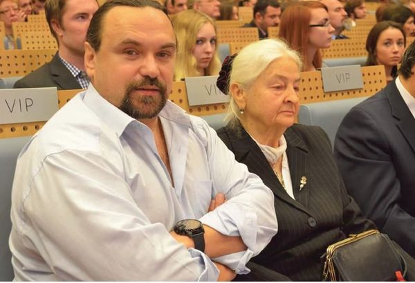 Александр Чаленко и мама Олеся Бузины Александр Чаленко и мама Олеся Бузины