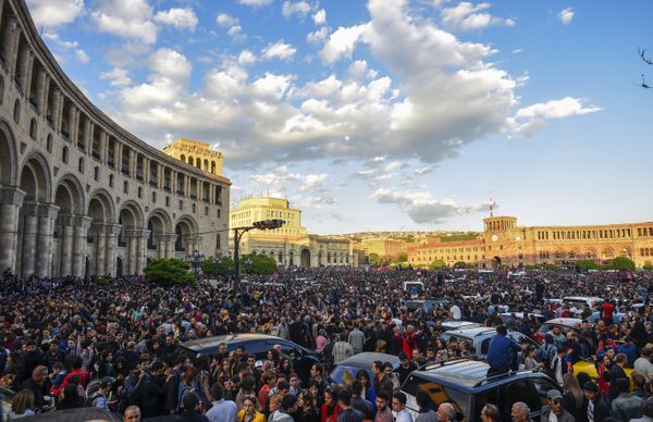 Митинг в Ереване в связи с отставкой С. Саргсяна