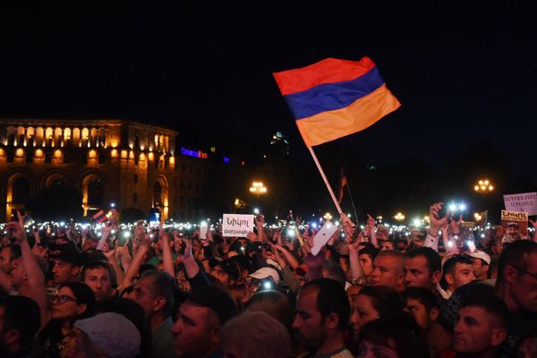 Митинг сторонников оппозиции после выборов премьер-министра в Армении Митинг сторонников оппозиции после выборов премьер-министра в Армении