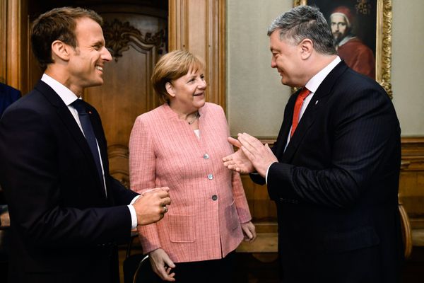 Встреча канцлера ФРГ А. Меркель, президента Франции Э. Макрона и президента Украины П. Порошенко Встреча канцлера ФРГ А. Меркель, президента Франции Э. Макрона и президента Украины П. Порошенко