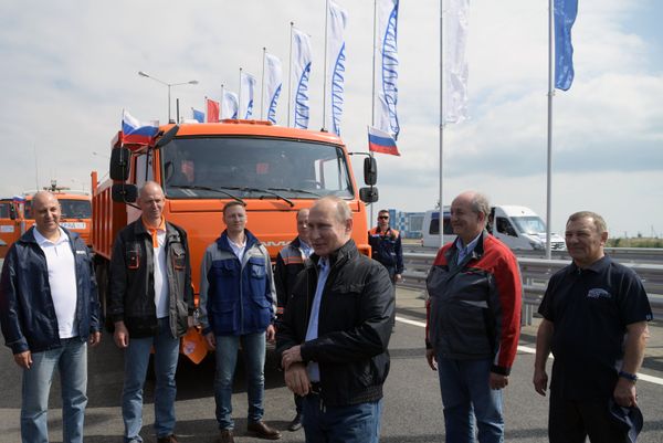 Президент РФ В. Путин принял участие в открытии Крымского моста Президент РФ В. Путин принял участие в открытии Крымского моста