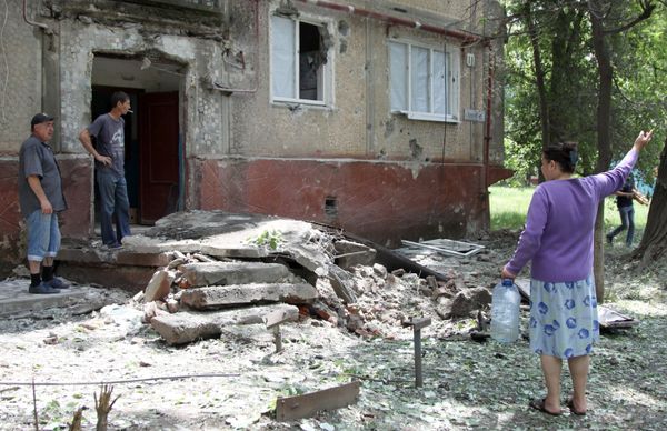 Последствия обстрелов населенных пунктов в Донбассе украинскими силовиками Последствия обстрелов населенных пунктов в Донбассе украинскими силовиками