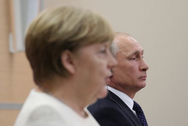 Президент РФ В. Путин встретился с канцлером ФРГ А. Меркель