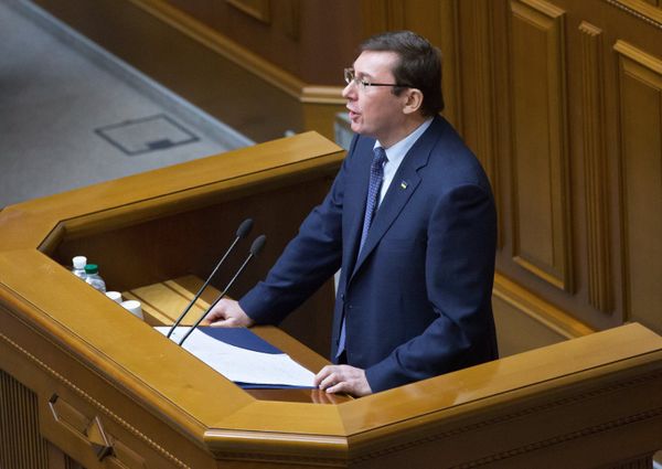 Н. Савченко задержали у Верховной рады Украины