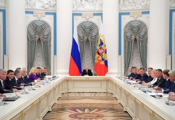 Президент РФ В. Путин провел совещание с членами правительства РФ