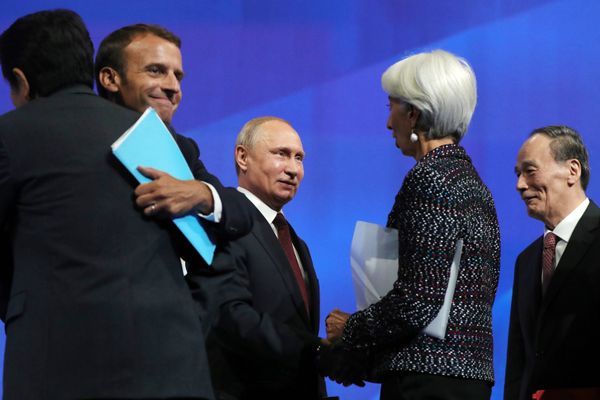 Президент РФ В. Путин принял участие во втором дне работы ПМЭФ - 2018 Президент РФ В. Путин принял участие во втором дне работы ПМЭФ - 2018