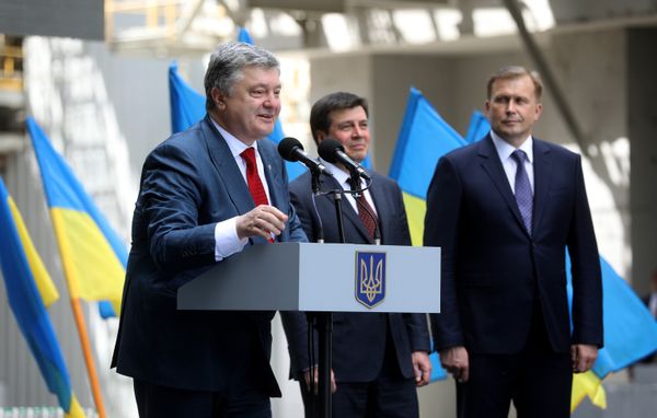 Порошенко флаг в Ивано-франковской области