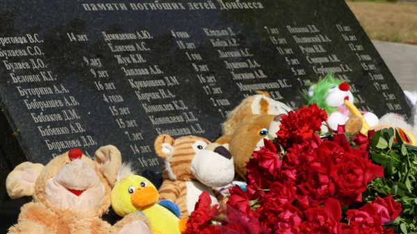 Акция в Донецке в память о детях, погибших в ходе конфликта на юго-востоке Украины
