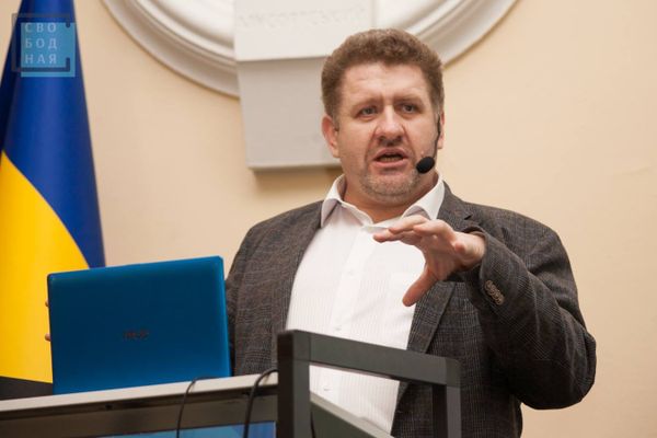 Руководитель фонда «Украинская политика» Константин Бондаренко Руководитель фонда «Украинская политика» Константин Бондаренко