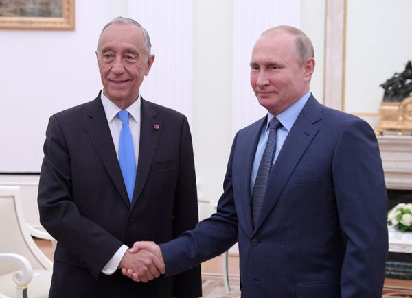 Президент РФ В. Путин встретился с президентом Португалии М. Ребелу де Созой