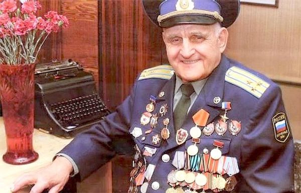Иван Леонов