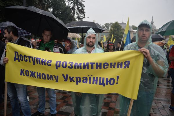 Пикет водителей машин еврономера Участники акции требуют либерализации разтаможки автомобилей на иностранной регистрации