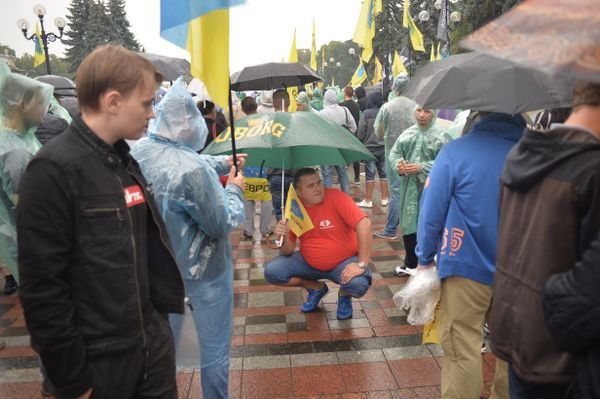 Пикет водителей машин еврономера Участники акции требуют либерализации разтаможки автомобилей на иностранной регистрации еврономера евробляхи