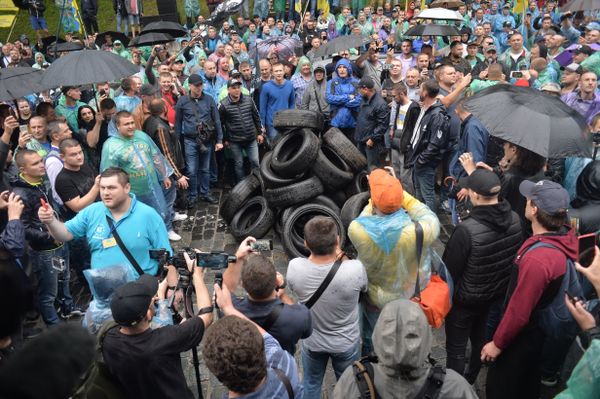 Пикет водителей машин еврономера Участники акции требуют либерализации разтаможки автомобилей на иностранной регистрации еврономера евробляхи