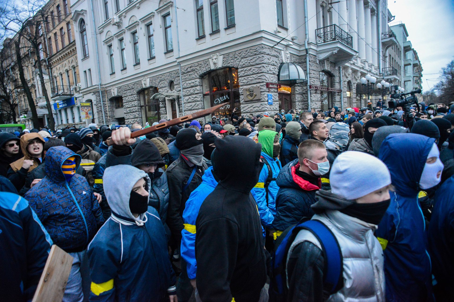 Митинг футбольных фанатов-ультрас в Харькове в поддержку Евромайдана - РИА Новости, 1920, 02.02.2022