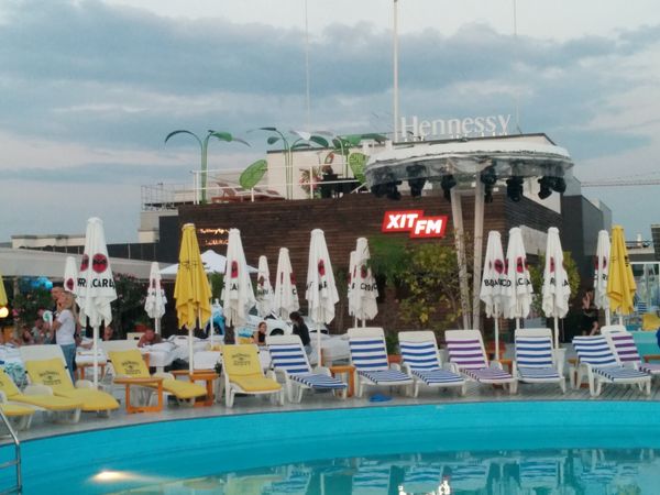 один из самых элитных бассейнов Киева — City Beach Club, который располагается почти в самом центре города, на крыше ТРЦ Ocean Plaza. один из самых элитных бассейнов Киева — City Beach Club, который располагается почти в самом центре города, на крыше ТРЦ Ocean Plaza.