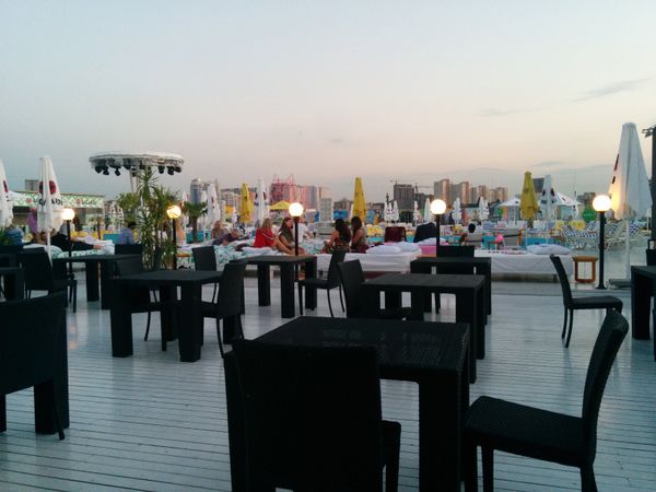 один из самых элитных бассейнов Киева — City Beach Club, который располагается почти в самом центре города, на крыше ТРЦ Ocean Plaza. один из самых элитных бассейнов Киева — City Beach Club, который располагается почти в самом центре города, на крыше ТРЦ Ocean Plaza.