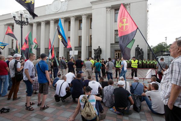 Митинг шахтёров у здания Рады в Киеве Митинг шахтёров у здания Рады в Киеве