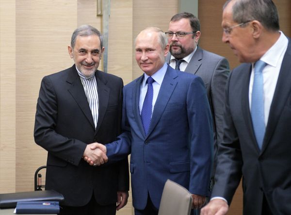 Президент РФ В. Путин встретился с советником верховного лидера Ирана А. А. Велаяти Президент РФ В. Путин встретился с советником верховного лидера Ирана А. А. Велаяти