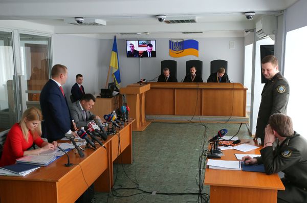 Суд над В. Януковичем в Киеве Суд над В. Януковичем в Киеве