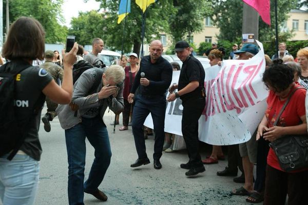 Илья Кива 17 июля возле антикоррупционных ведомств НАБУ и САП в Киеве акция протест митинг против коррупции Илья Кива 17 июля возле антикоррупционных ведомств НАБУ и САП в Киеве акция протест митинг против коррупции