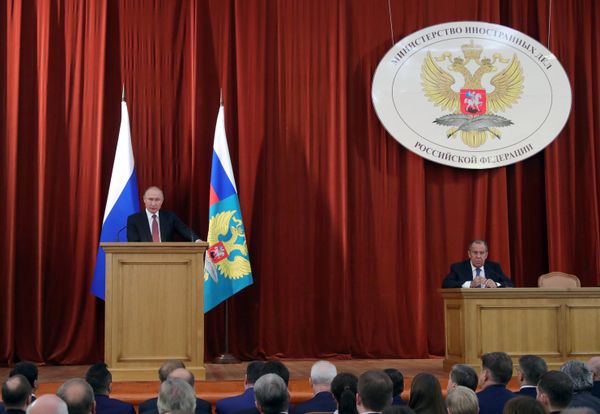 Президент РФ В. Путин выступил на совещании послов и постоянных представителей РФ