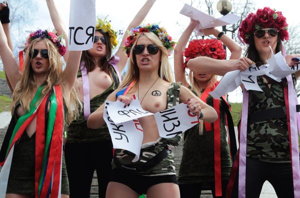 Активистки женского движения FEMEN провели акцию Фашизофрения