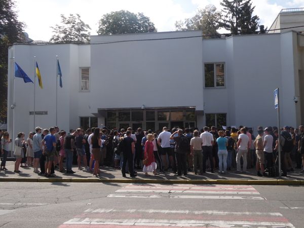 Митинг У дверей МВД Украины Митинг У дверей МВД Украины