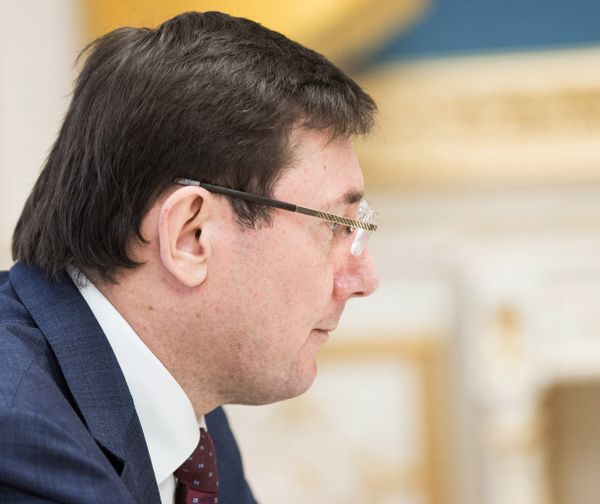Президент Украины П. Порошенко провел совещание с Ю. Луценко и А. Турчиновым Президент Украины П. Порошенко провел совещание с Ю. Луценко и А. Турчиновым
