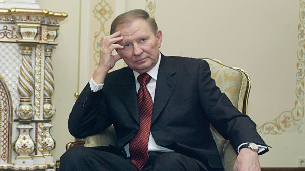 Президент Украины Леонид Кучма в Ново-Огарево во время встречи с президентом России Владимиром Путиным. Президент Украины Леонид Кучма в Ново-Огарево во время встречи с президентом России Владимиром Путиным.