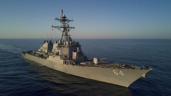 Эсминец ВМС США USS Carney Эсминец ВМС США USS Carney