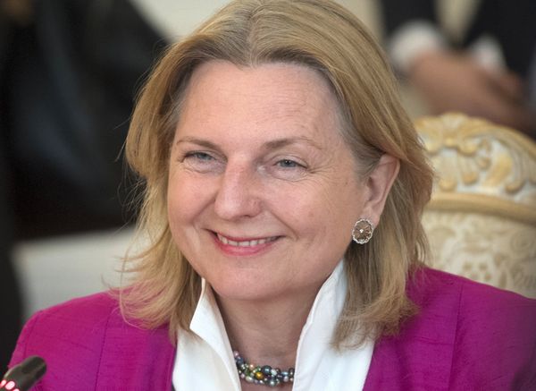 Встреча глав МИД РФ и Австрии С. Лаврова и К. Кнайсль