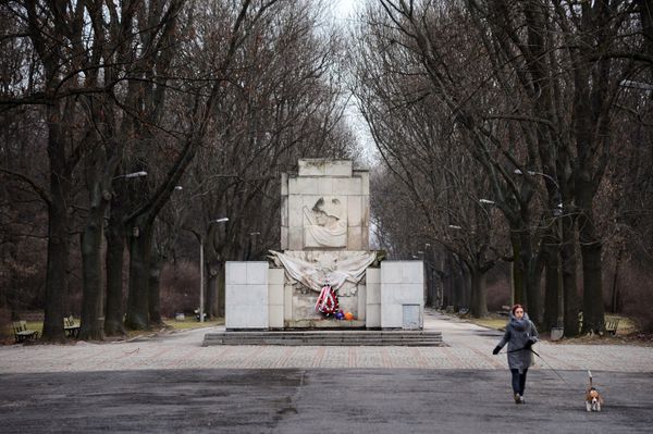 Памятник Благодарности Красной армии в Скарышевском парке имени Яна Падеревского в Варшаве Памятник Благодарности Красной армии в Скарышевском парке имени Яна Падеревского в Варшаве