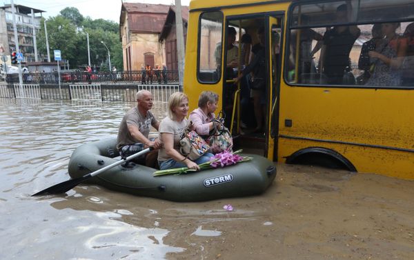 Последствия сильного дождя во Львове