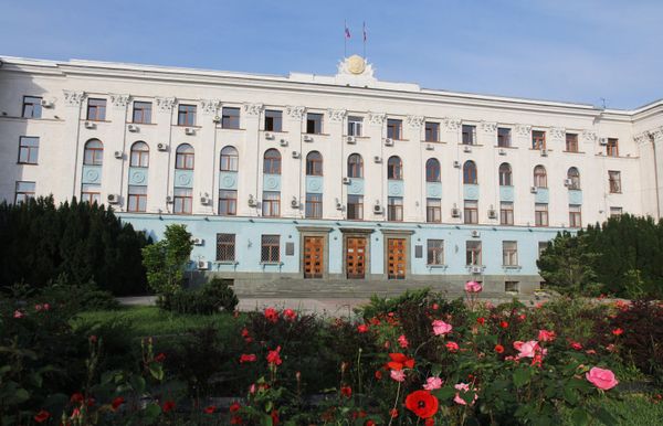 Здание Совета министров Республики Крым в Симферополе Здание Совета министров Республики Крым в Симферополе