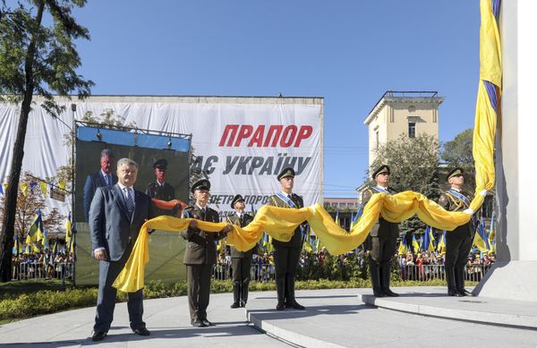Порошенко флаг украины Порошенко флаг украины