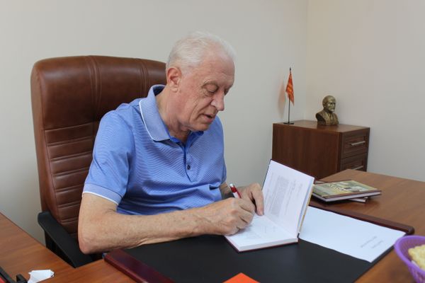 Экс-председатель Верховного Совета Автономной Республики Крым Леонид Иванович Грач Экс-председатель Верховного Совета Автономной Республики Крым Леонид Иванович Грач